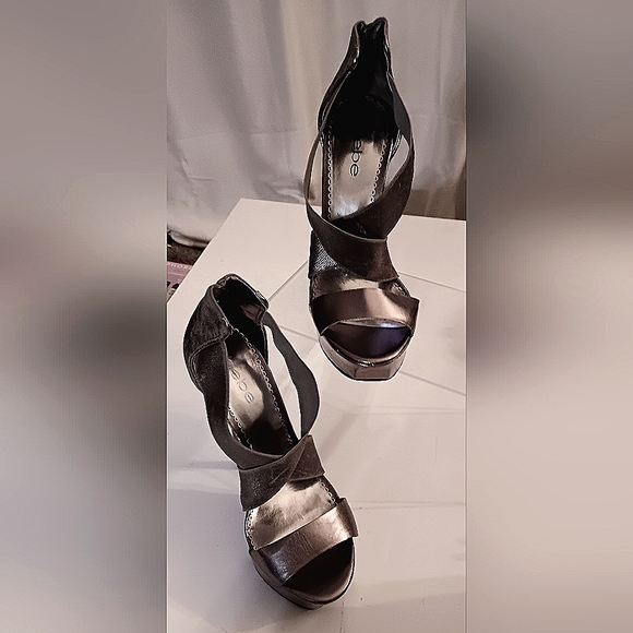 BEBE "Cleo" Metallic Strappy Stilletos: sz. 9 - Picture 4 of 6